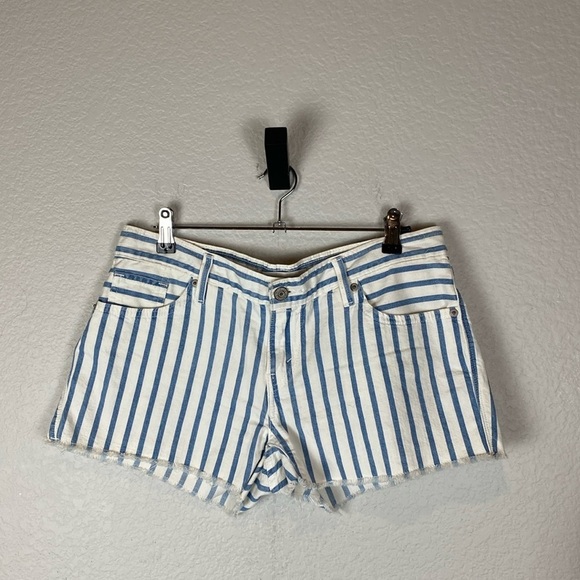 Striped Levi’s cut off shorts - Picture 2 of 5
